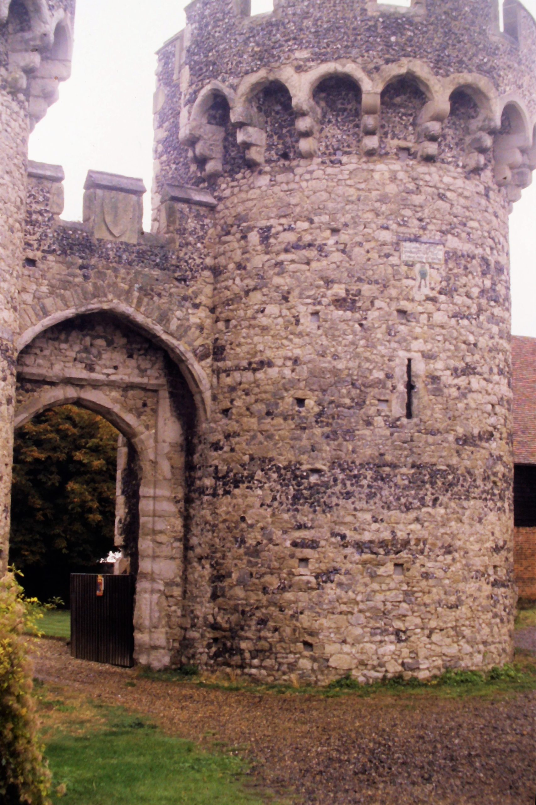 Fragile symbols: gunpowder and castle walls – Castle Studies Trust Blog