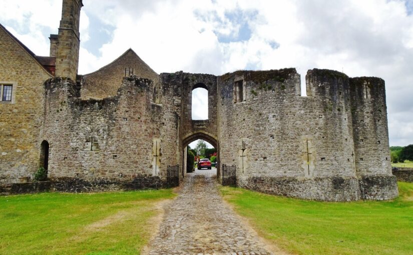 Leybourne Castle gatehouse, Kent: patterns of baronial influence